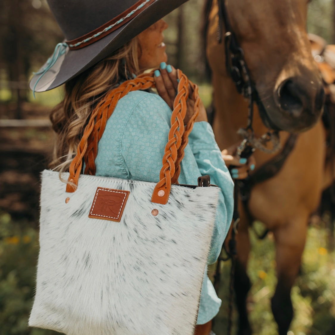leather goods leather purse products retail shop crossbody purse fringe purse handcrafted idaho coeurd'alene boutique gift shop