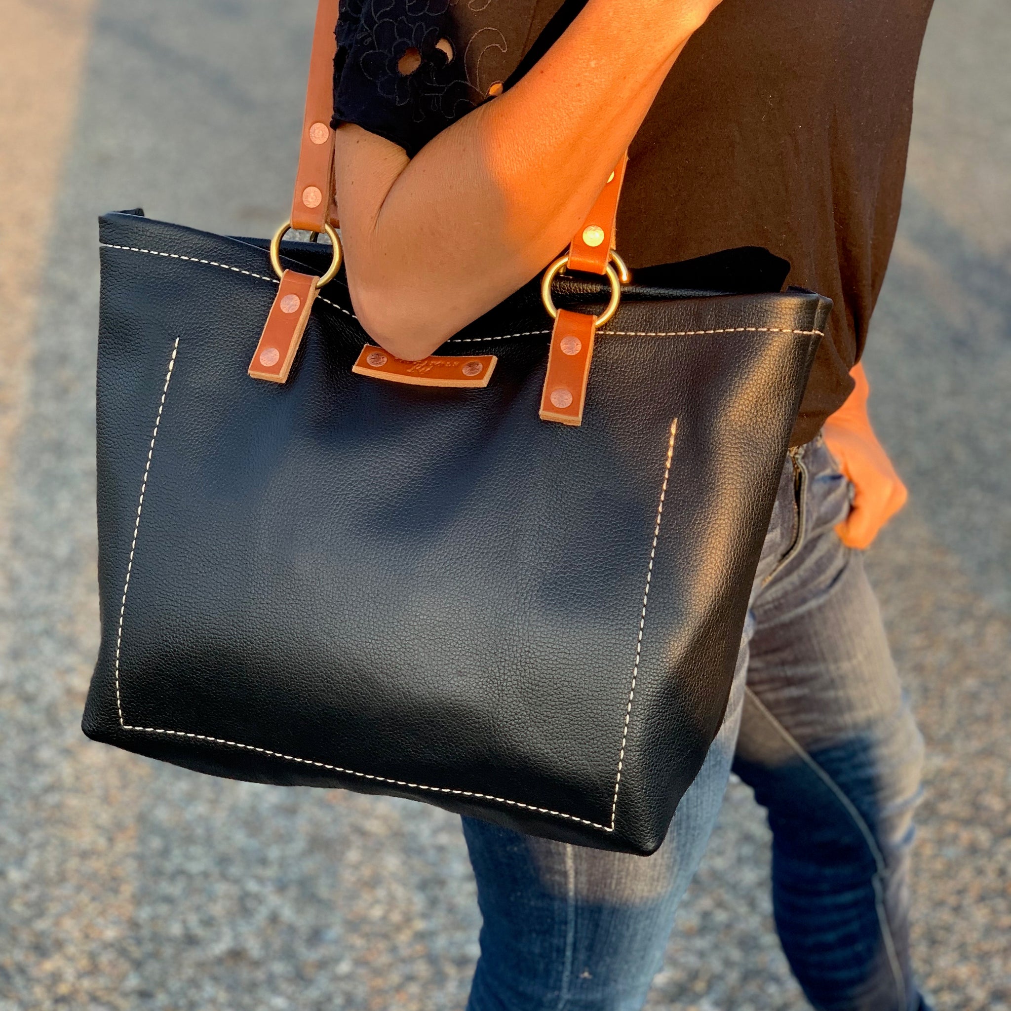 black leather tote bag with zipper